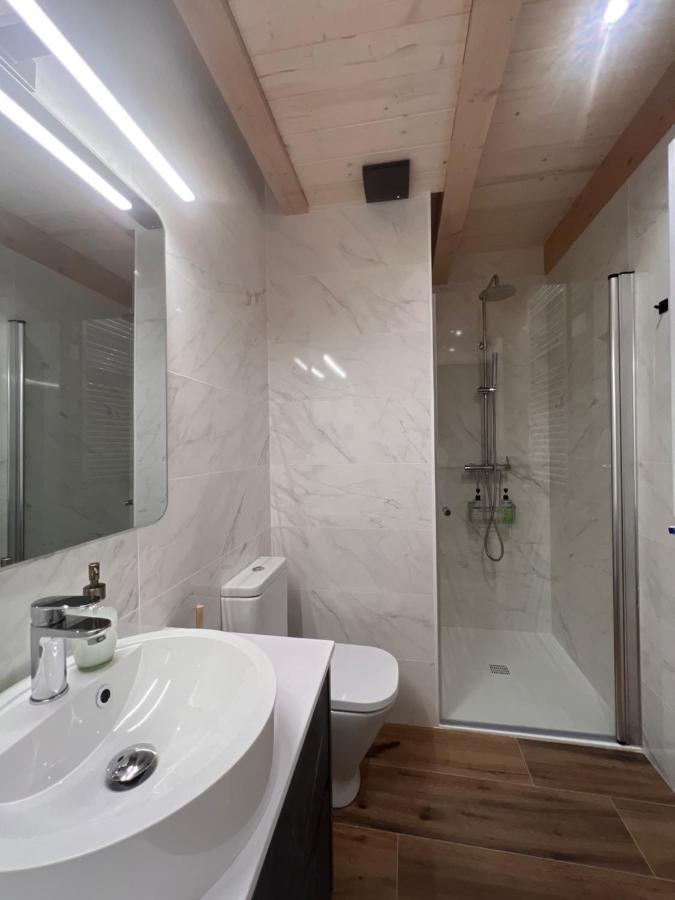 Apartamentos Turisticos: Tu Casa En Sahun Dış mekan fotoğraf